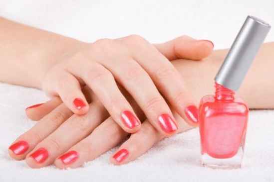 指甲油成分解析 甲醛、腐蝕性與生殖激素的關(guān)系